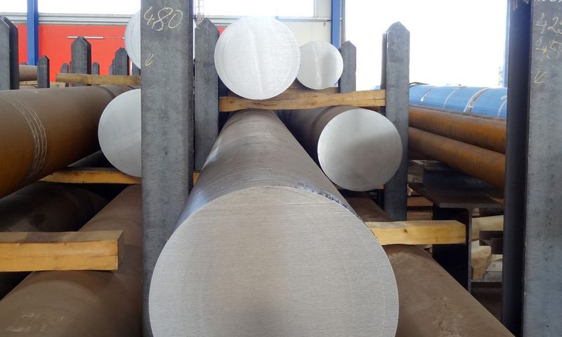 We supply round steel up to 850 mm diameter